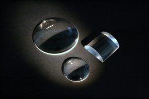 Spherische Optik: Zylinderlinsen, Konvexlinsen.
